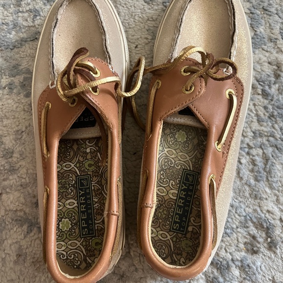 Size 7 Sperry gold sparkle boat shoe - Picture 3 of 4